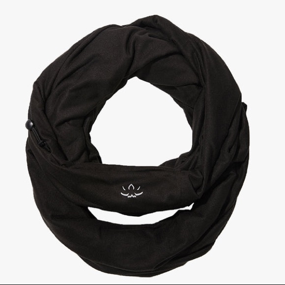 Beyond Yoga black infinity pocket scarf NWOT - Picture 2 of 6
